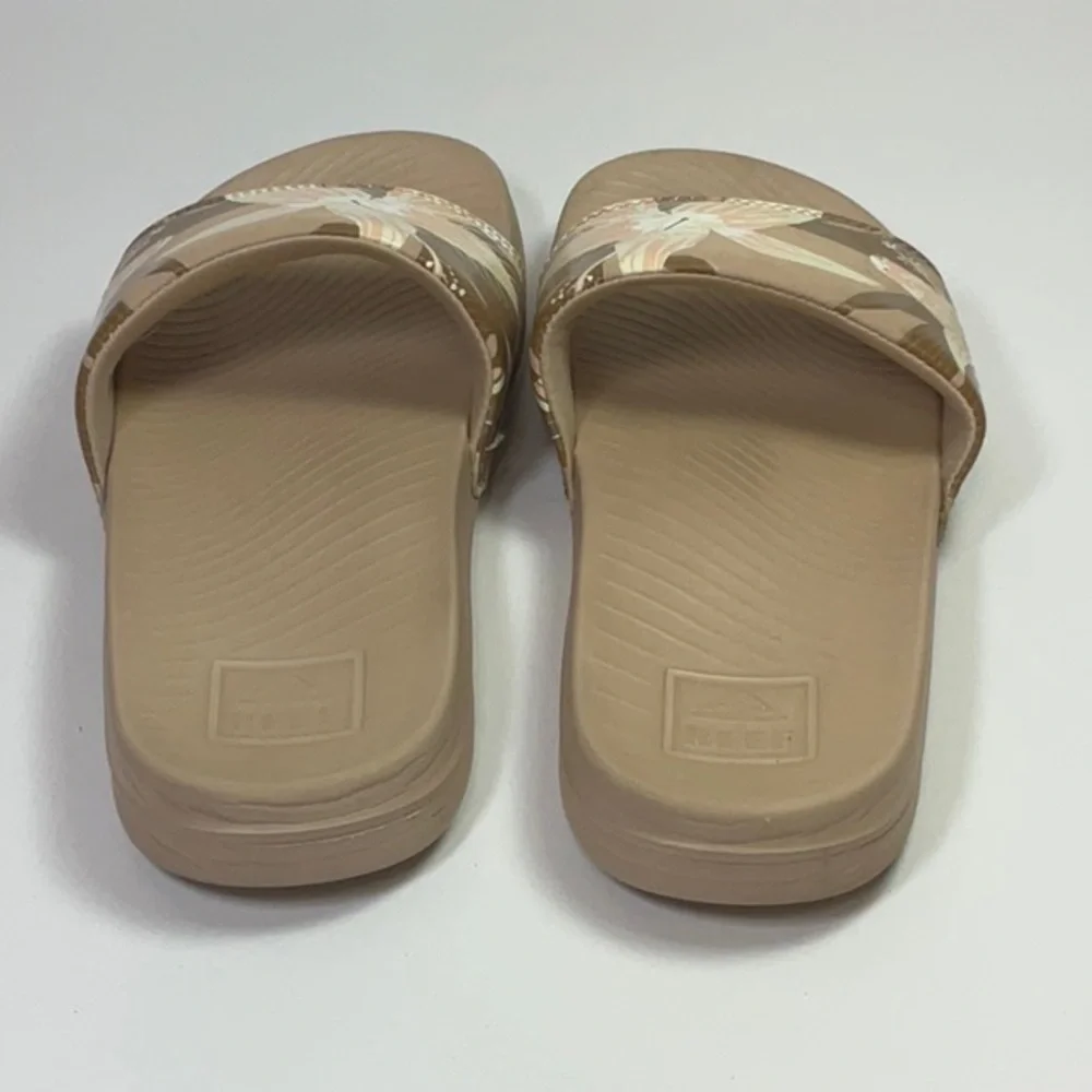 Reef Women’s One Slides in Sand Hibiscus